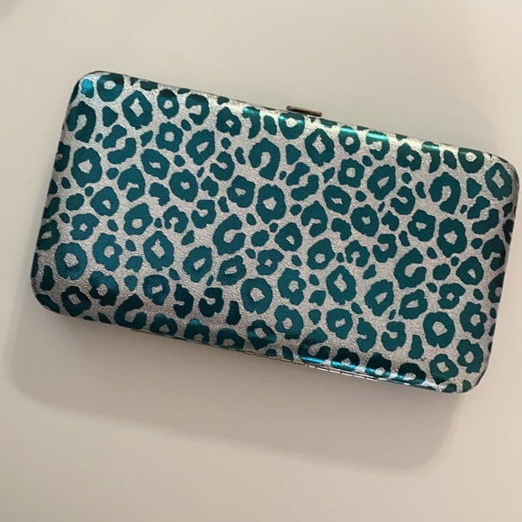 Metallic Green & Silver Cheetah Print Wallet - ID slot, credit card holders NWOT - Picture 3 of 11